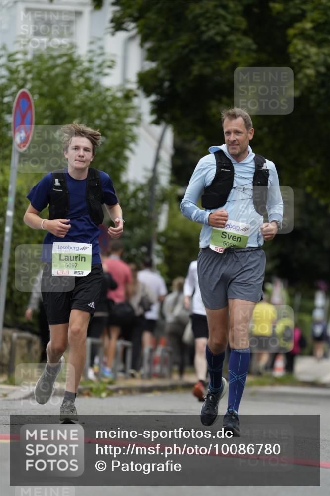 30.08.2026 - Blankeneser Heldenlauf Patografie http://msf.ph/oto/10086780 30.08.2026 10:53:07 Ziel 5097, 5098 meine-sportfotos.de