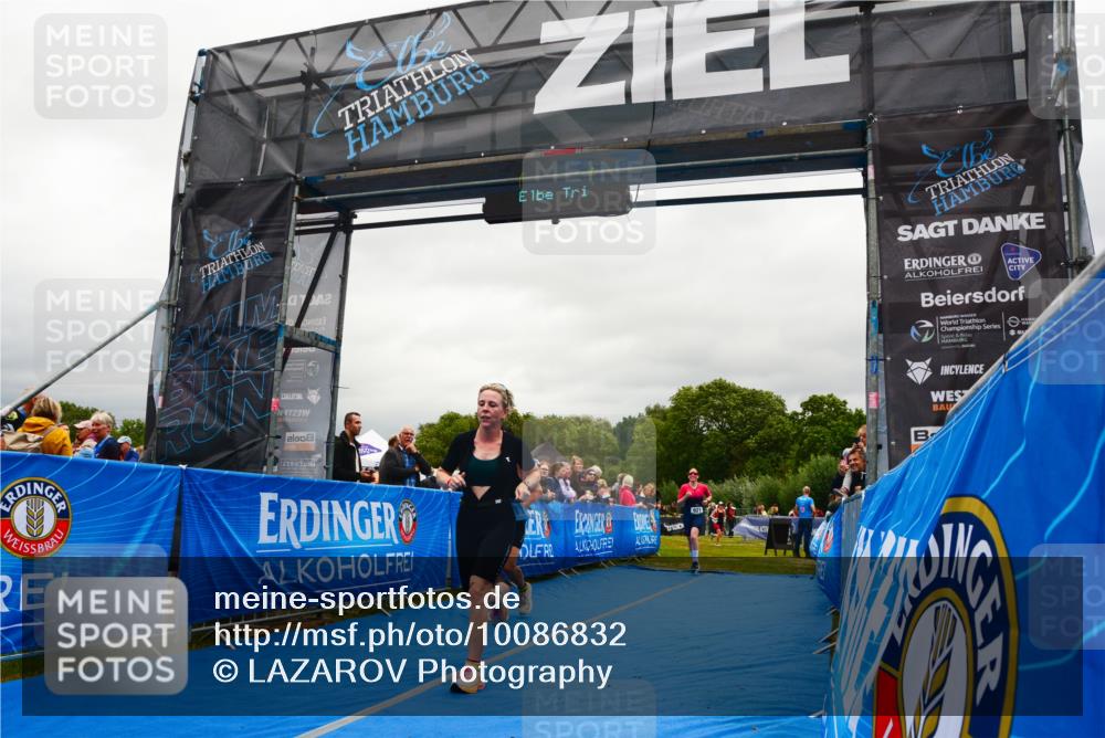 30.08.2026 - Elbe Triathlon Hamburg LAZAROV Photography http://msf.ph/oto/10086832 30.08.2026 12:04:49 Ziel 921, 983, 1127 meine-sportfotos.de