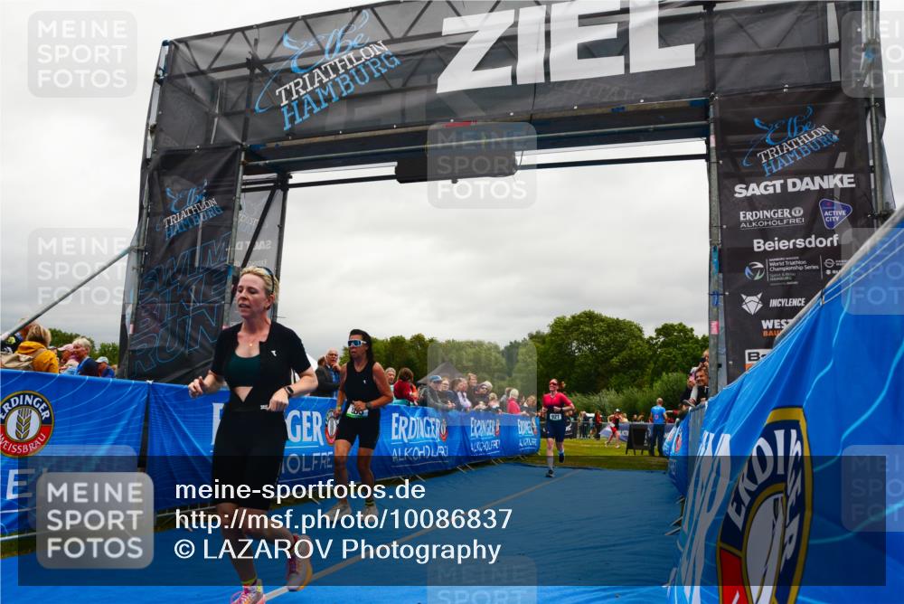 30.08.2026 - Elbe Triathlon Hamburg LAZAROV Photography http://msf.ph/oto/10086837 30.08.2026 12:04:49 Ziel 921, 983, 1127 meine-sportfotos.de