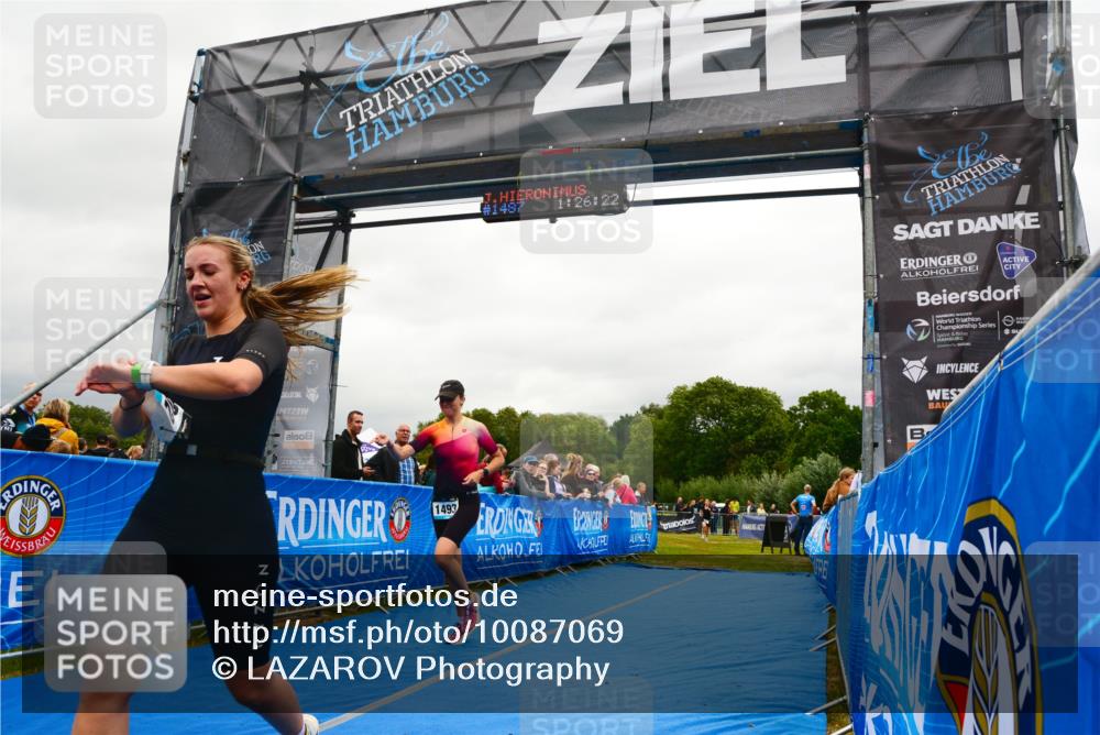 30.08.2026 - Elbe Triathlon Hamburg LAZAROV Photography http://msf.ph/oto/10087069 30.08.2026 12:06:28 Ziel 1402, 1493, 1703 meine-sportfotos.de