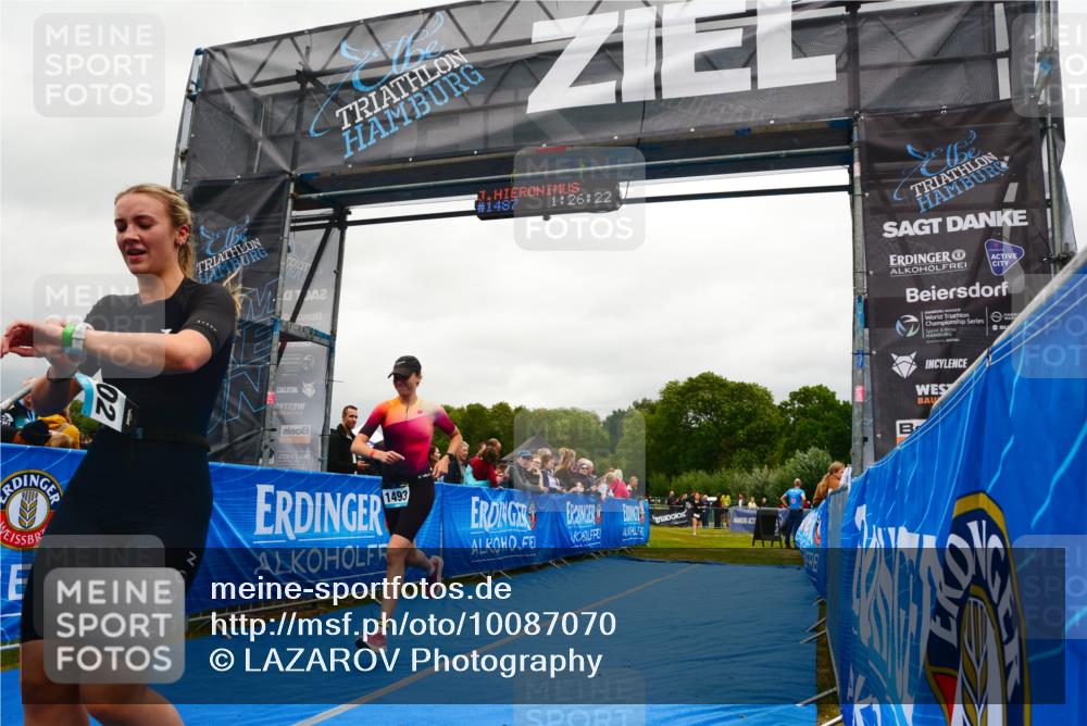 30.08.2026 - Elbe Triathlon Hamburg LAZAROV Photography http://msf.ph/oto/10087070 30.08.2026 12:06:28 Ziel 1402, 1493, 1703 meine-sportfotos.de