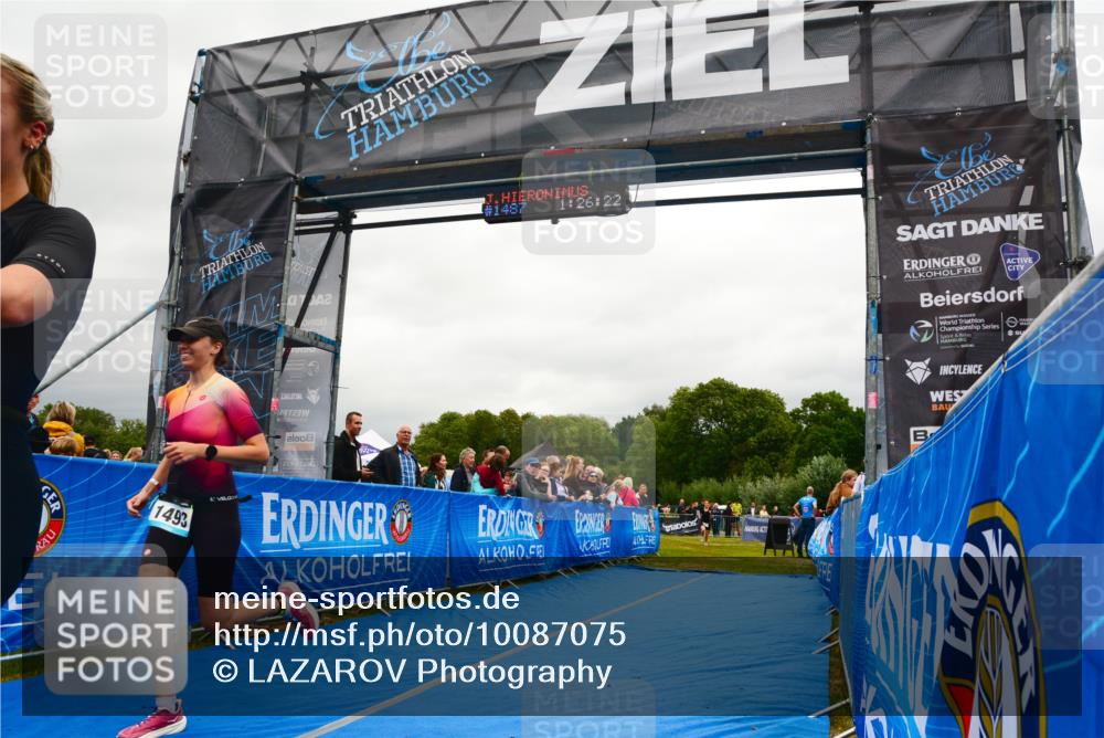 30.08.2026 - Elbe Triathlon Hamburg LAZAROV Photography http://msf.ph/oto/10087075 30.08.2026 12:06:28 Ziel 1402, 1493, 1703 meine-sportfotos.de