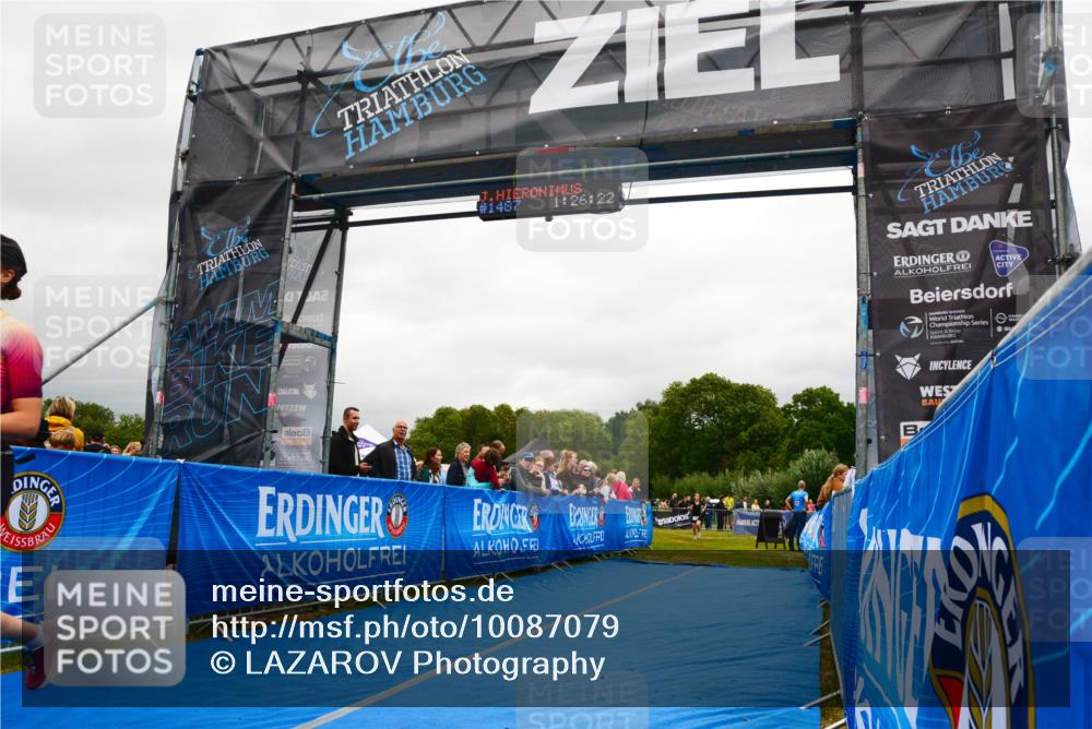 30.08.2026 - Elbe Triathlon Hamburg LAZAROV Photography http://msf.ph/oto/10087079 30.08.2026 12:06:29 Ziel 1402, 1493, 1703 meine-sportfotos.de