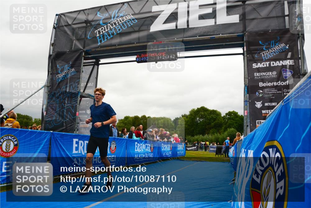 30.08.2026 - Elbe Triathlon Hamburg LAZAROV Photography http://msf.ph/oto/10087110 30.08.2026 12:06:46 Ziel 1448 meine-sportfotos.de