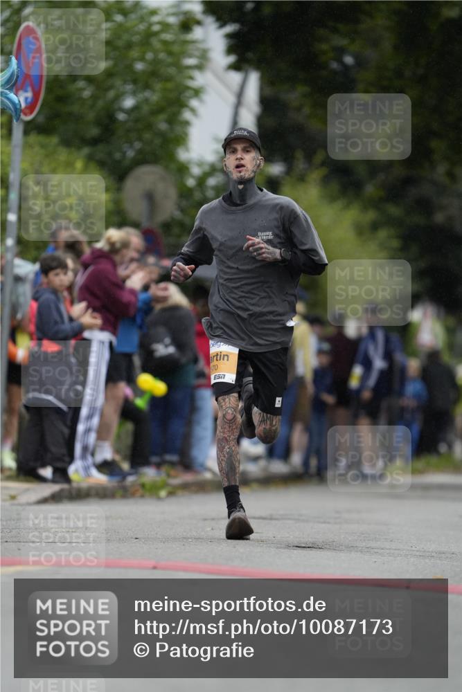 30.08.2026 - Blankeneser Heldenlauf Patografie http://msf.ph/oto/10087173 30.08.2026 11:21:36 Ziel 2570 meine-sportfotos.de