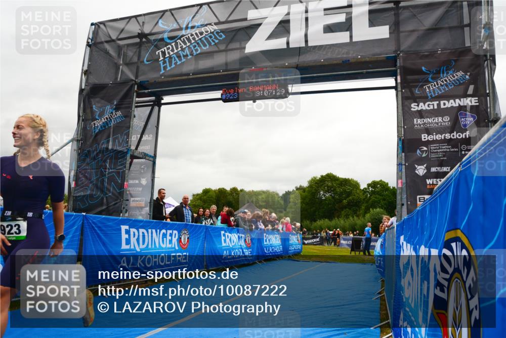 30.08.2026 - Elbe Triathlon Hamburg LAZAROV Photography http://msf.ph/oto/10087222 30.08.2026 12:07:29 Ziel 923 meine-sportfotos.de
