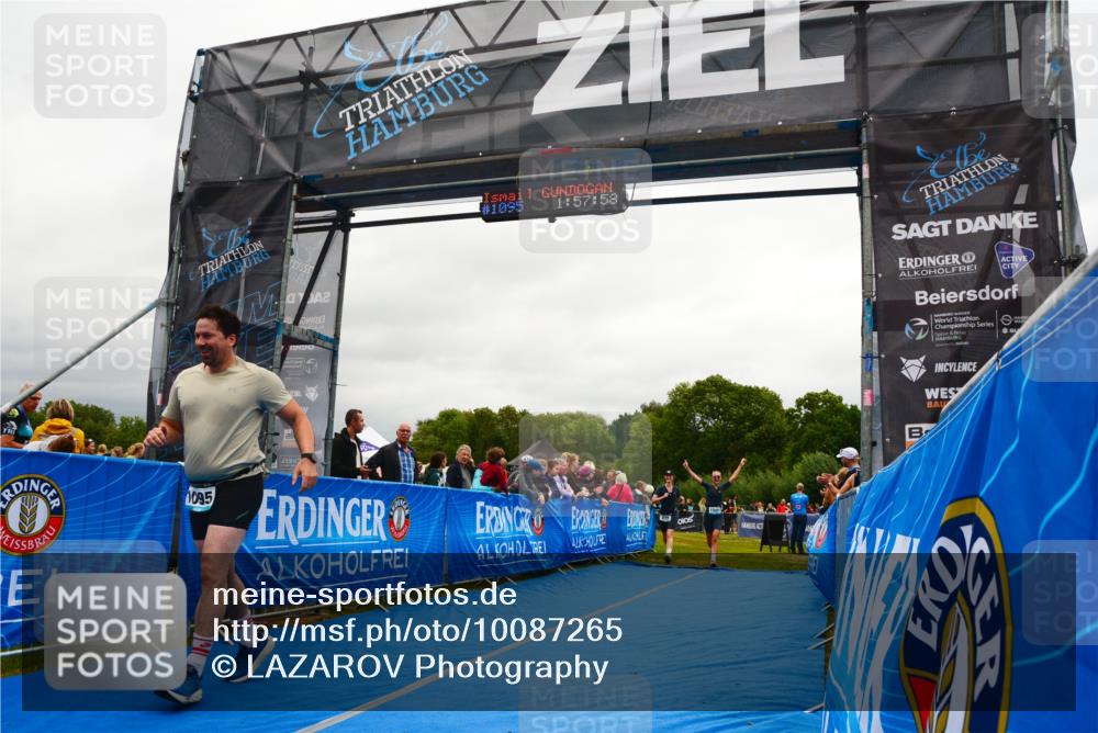 30.08.2026 - Elbe Triathlon Hamburg LAZAROV Photography http://msf.ph/oto/10087265 30.08.2026 12:07:57 Ziel 835, 1095, 1501 meine-sportfotos.de