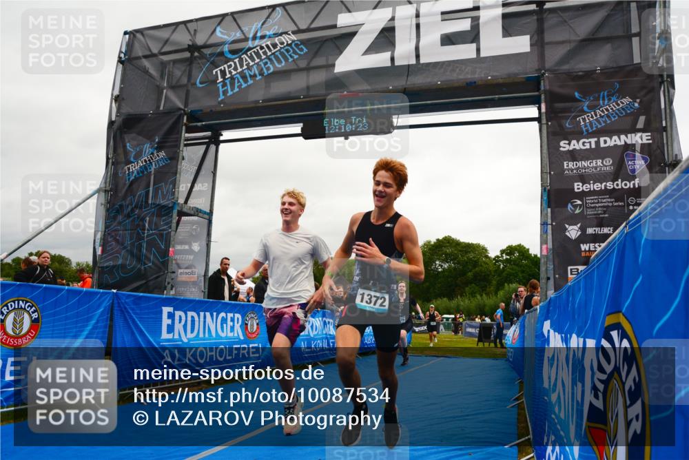 30.08.2026 - Elbe Triathlon Hamburg LAZAROV Photography http://msf.ph/oto/10087534 30.08.2026 12:10:24 Ziel 1372, 1382, 1471, 1539 meine-sportfotos.de