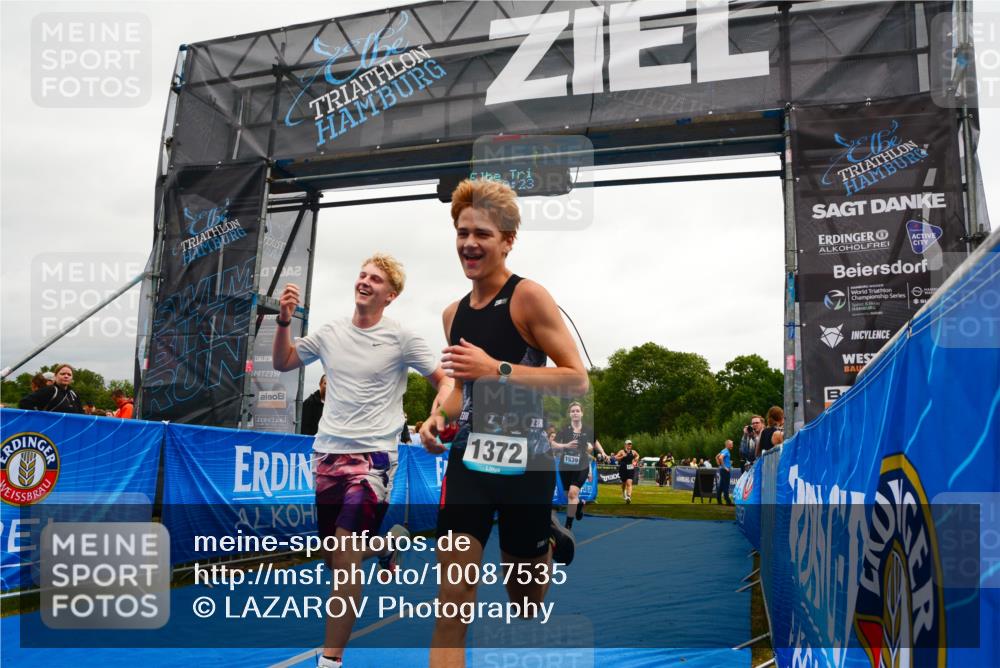 30.08.2026 - Elbe Triathlon Hamburg LAZAROV Photography http://msf.ph/oto/10087535 30.08.2026 12:10:24 Ziel 1372, 1382, 1471, 1539 meine-sportfotos.de