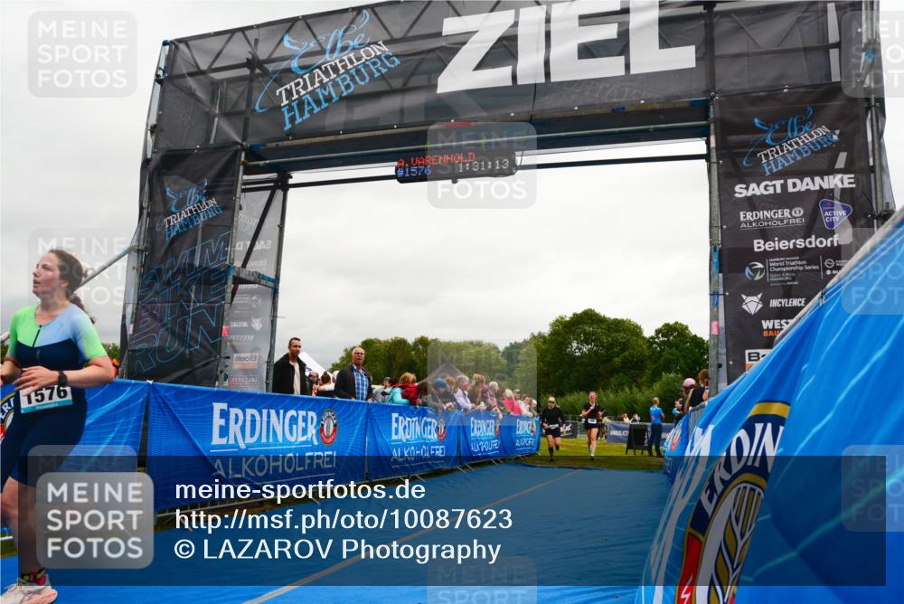 30.08.2026 - Elbe Triathlon Hamburg LAZAROV Photography http://msf.ph/oto/10087623 30.08.2026 12:11:12 Ziel 1534, 1576, 1581 meine-sportfotos.de