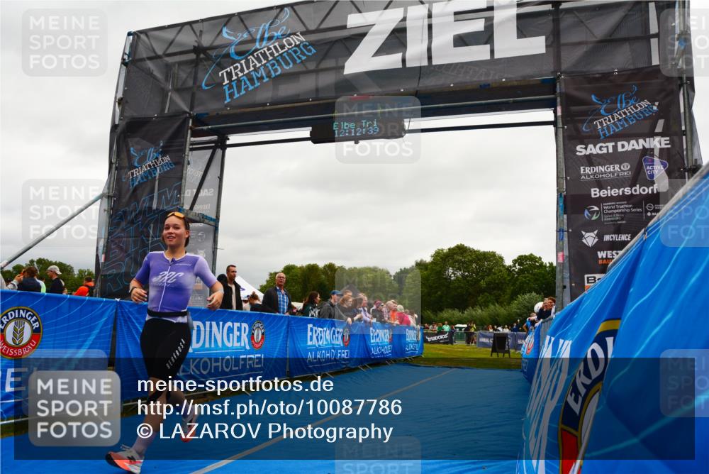 30.08.2026 - Elbe Triathlon Hamburg LAZAROV Photography http://msf.ph/oto/10087786 30.08.2026 12:12:40 Ziel 803 meine-sportfotos.de