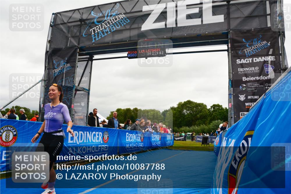 30.08.2026 - Elbe Triathlon Hamburg LAZAROV Photography http://msf.ph/oto/10087788 30.08.2026 12:12:41 Ziel 803 meine-sportfotos.de
