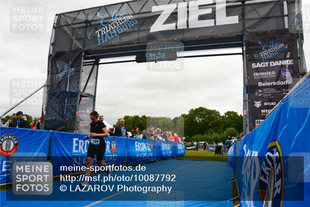 30.08.2026 - Elbe Triathlon Hamburg LAZAROV Photography http://msf.ph/oto/10087792 30.08.2026 12:12:56 Ziel 1399 meine-sportfotos.de