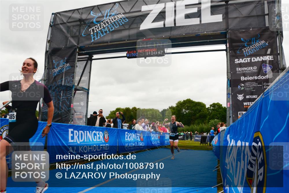 30.08.2026 - Elbe Triathlon Hamburg LAZAROV Photography http://msf.ph/oto/10087910 30.08.2026 12:14:48 Ziel 1485, 1502, 1629 meine-sportfotos.de