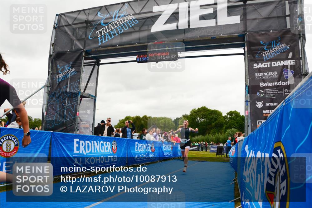 30.08.2026 - Elbe Triathlon Hamburg LAZAROV Photography http://msf.ph/oto/10087913 30.08.2026 12:14:48 Ziel 1485, 1502, 1629 meine-sportfotos.de