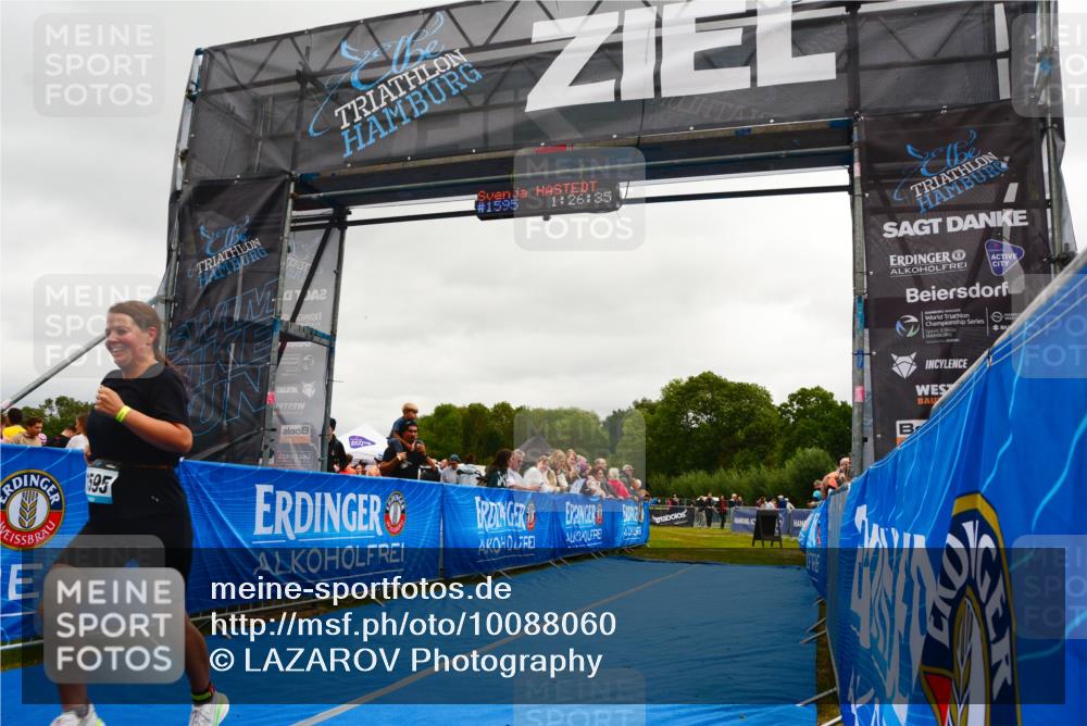 30.08.2026 - Elbe Triathlon Hamburg LAZAROV Photography http://msf.ph/oto/10088060 30.08.2026 12:16:34 Ziel 1595 meine-sportfotos.de