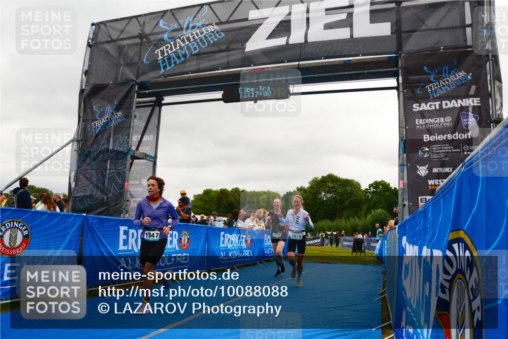 30.08.2026 - Elbe Triathlon Hamburg LAZAROV Photography http://msf.ph/oto/10088088 30.08.2026 12:17:02 Ziel 1470, 1647, 1675 meine-sportfotos.de