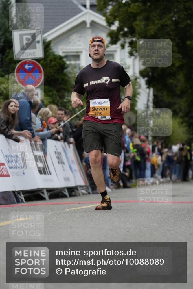 30.08.2026 - Blankeneser Heldenlauf Patografie http://msf.ph/oto/10088089 30.08.2026 11:37:14 Ziel 2335, 2390 meine-sportfotos.de