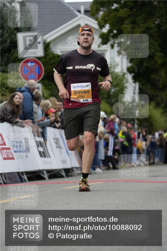 30.08.2026 - Blankeneser Heldenlauf Patografie http://msf.ph/oto/10088092 30.08.2026 11:37:14 Ziel 2335, 2390 meine-sportfotos.de