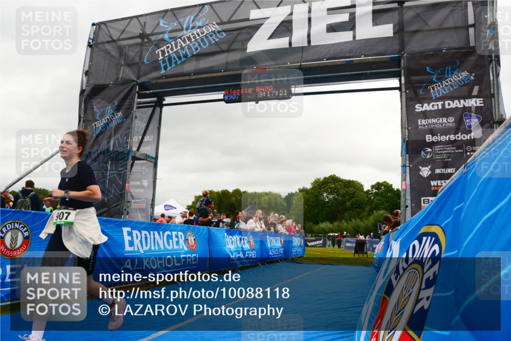 30.08.2026 - Elbe Triathlon Hamburg LAZAROV Photography http://msf.ph/oto/10088118 30.08.2026 12:17:20 Ziel 907 meine-sportfotos.de