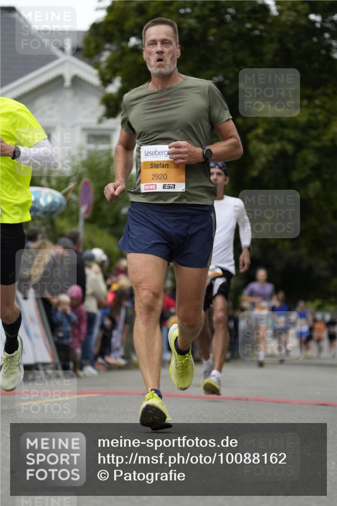 30.08.2026 - Blankeneser Heldenlauf Patografie http://msf.ph/oto/10088162 30.08.2026 11:37:53 Ziel 2024, 2355, 2384, 2920 meine-sportfotos.de