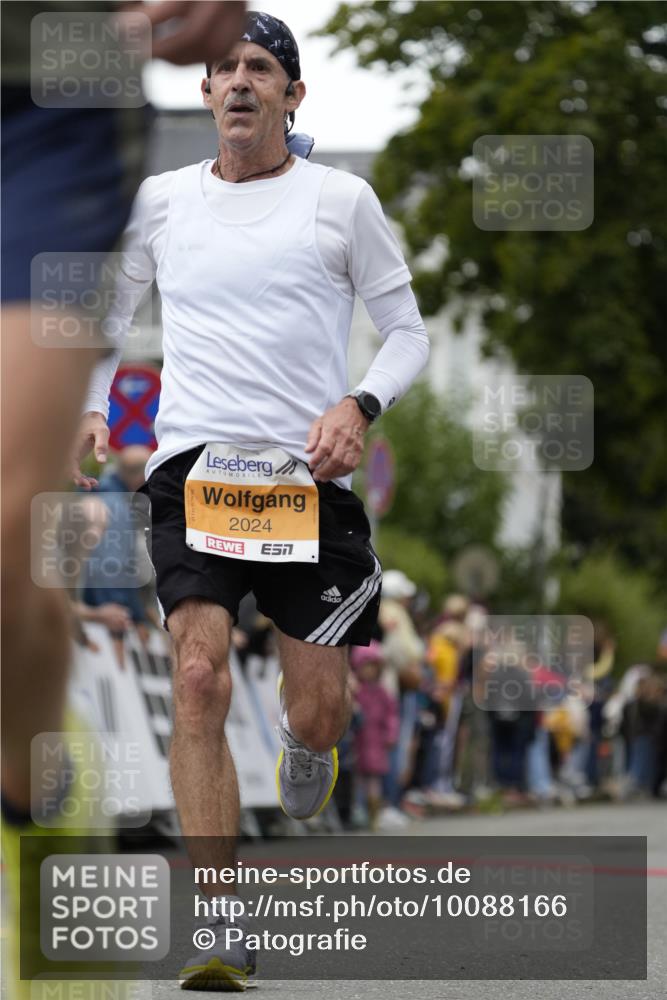 30.08.2026 - Blankeneser Heldenlauf Patografie http://msf.ph/oto/10088166 30.08.2026 11:37:55 Ziel 2024, 2355, 2384, 2920 meine-sportfotos.de