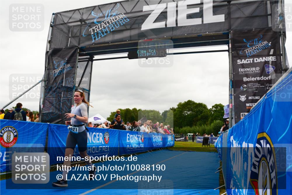 30.08.2026 - Elbe Triathlon Hamburg LAZAROV Photography http://msf.ph/oto/10088190 30.08.2026 12:18:24 Ziel 1521 meine-sportfotos.de