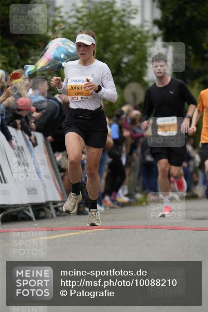 30.08.2026 - Blankeneser Heldenlauf Patografie http://msf.ph/oto/10088210 30.08.2026 11:38:17 Ziel 2021, 2190, 2458, 2668, 2814, 2845 meine-sportfotos.de