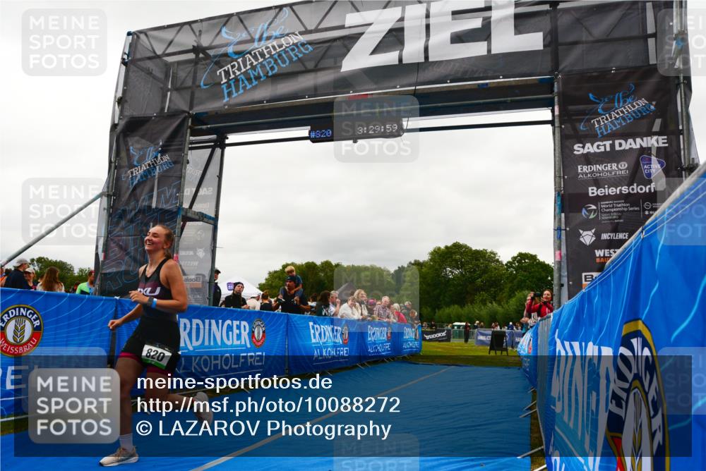 30.08.2026 - Elbe Triathlon Hamburg LAZAROV Photography http://msf.ph/oto/10088272 30.08.2026 12:19:58 Ziel 820 meine-sportfotos.de