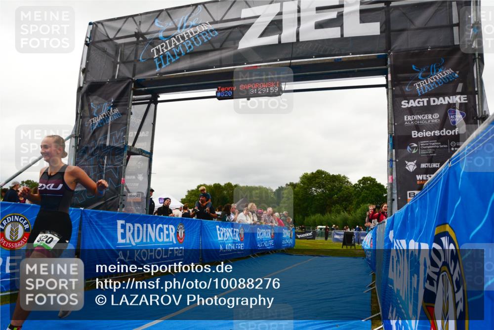 30.08.2026 - Elbe Triathlon Hamburg LAZAROV Photography http://msf.ph/oto/10088276 30.08.2026 12:19:59 Ziel 820 meine-sportfotos.de