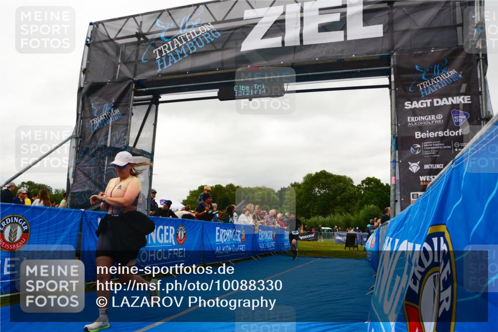 30.08.2026 - Elbe Triathlon Hamburg LAZAROV Photography http://msf.ph/oto/10088330 30.08.2026 12:21:15 Ziel 1600 meine-sportfotos.de
