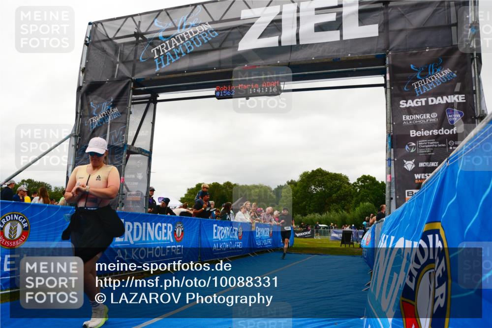 30.08.2026 - Elbe Triathlon Hamburg LAZAROV Photography http://msf.ph/oto/10088331 30.08.2026 12:21:15 Ziel 1600 meine-sportfotos.de