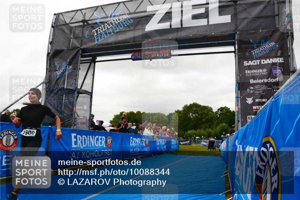 30.08.2026 - Elbe Triathlon Hamburg LAZAROV Photography http://msf.ph/oto/10088344 30.08.2026 12:21:18 Ziel 1600 meine-sportfotos.de