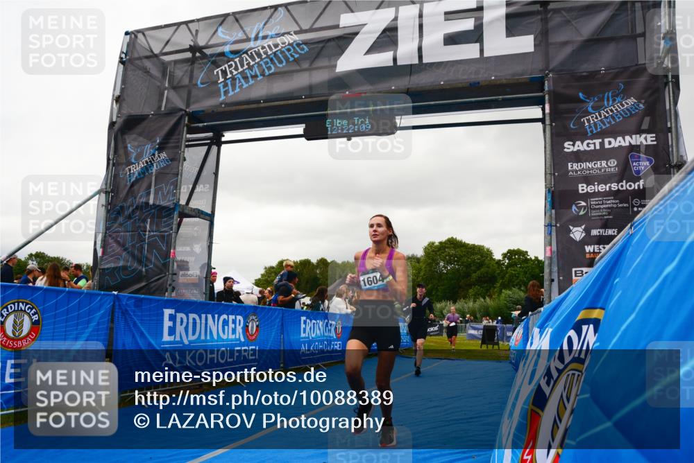30.08.2026 - Elbe Triathlon Hamburg LAZAROV Photography http://msf.ph/oto/10088389 30.08.2026 12:22:10 Ziel 1408, 1604, 1613 meine-sportfotos.de