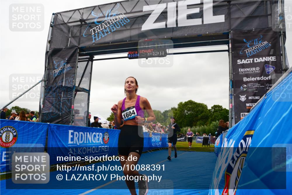 30.08.2026 - Elbe Triathlon Hamburg LAZAROV Photography http://msf.ph/oto/10088391 30.08.2026 12:22:10 Ziel 1408, 1604, 1613 meine-sportfotos.de