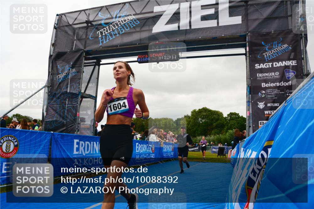 30.08.2026 - Elbe Triathlon Hamburg LAZAROV Photography http://msf.ph/oto/10088392 30.08.2026 12:22:11 Ziel 1408, 1604, 1613 meine-sportfotos.de