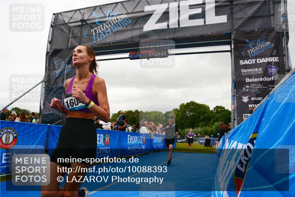 30.08.2026 - Elbe Triathlon Hamburg LAZAROV Photography http://msf.ph/oto/10088393 30.08.2026 12:22:11 Ziel 1408, 1604, 1613 meine-sportfotos.de