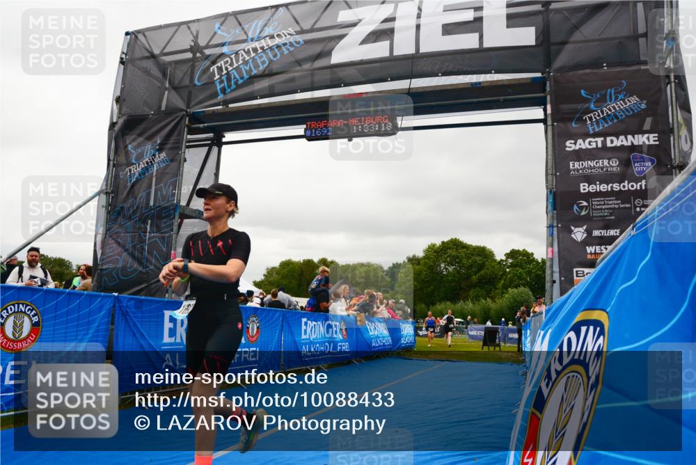 30.08.2026 - Elbe Triathlon Hamburg LAZAROV Photography http://msf.ph/oto/10088433 30.08.2026 12:23:18 Ziel 906, 1668, 1692 meine-sportfotos.de
