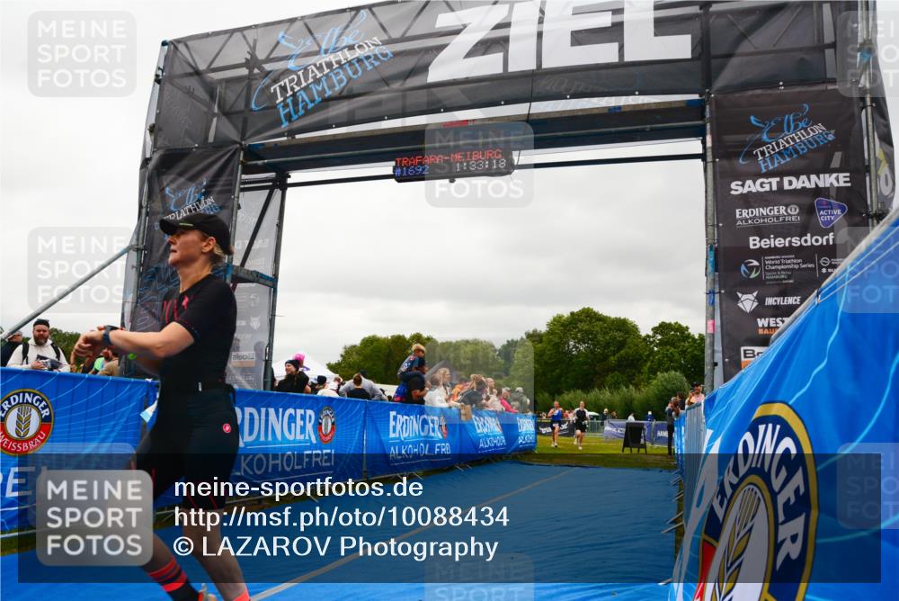 30.08.2026 - Elbe Triathlon Hamburg LAZAROV Photography http://msf.ph/oto/10088434 30.08.2026 12:23:18 Ziel 906, 1668, 1692 meine-sportfotos.de