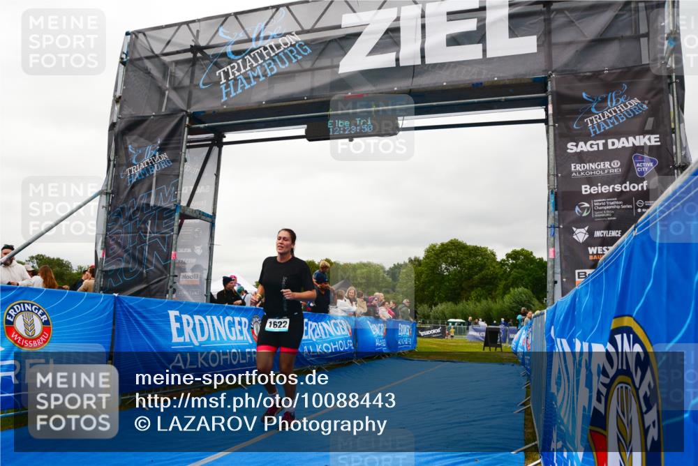 30.08.2026 - Elbe Triathlon Hamburg LAZAROV Photography http://msf.ph/oto/10088443 30.08.2026 12:23:51 Ziel 1622 meine-sportfotos.de
