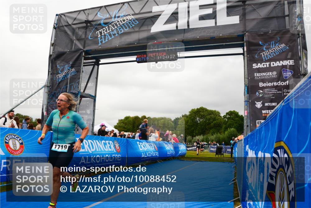 30.08.2026 - Elbe Triathlon Hamburg LAZAROV Photography http://msf.ph/oto/10088452 30.08.2026 12:24:27 Ziel 925, 1672, 1719 meine-sportfotos.de