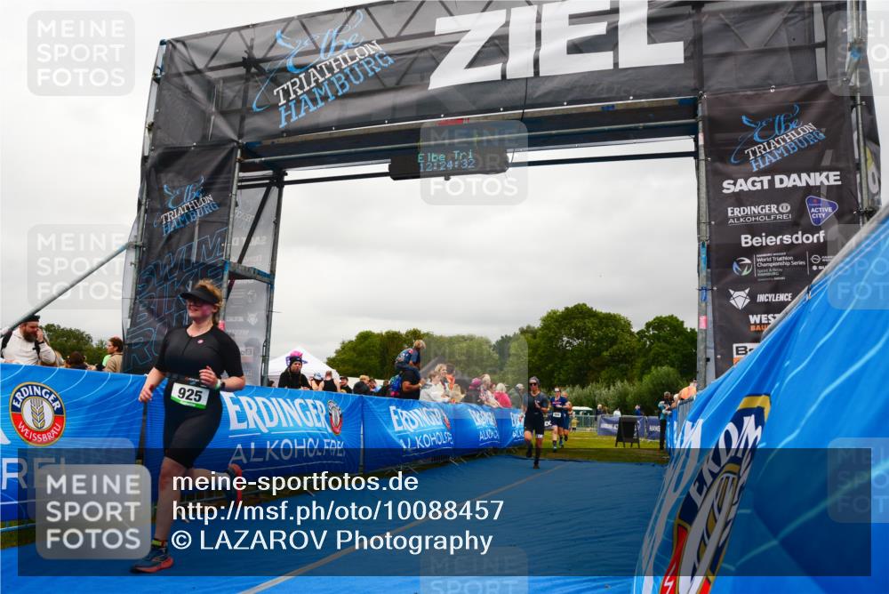 30.08.2026 - Elbe Triathlon Hamburg LAZAROV Photography http://msf.ph/oto/10088457 30.08.2026 12:24:33 Ziel 804, 925, 1672, 1700 meine-sportfotos.de