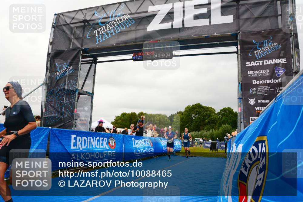 30.08.2026 - Elbe Triathlon Hamburg LAZAROV Photography http://msf.ph/oto/10088465 30.08.2026 12:24:35 Ziel 804, 925, 1672, 1700 meine-sportfotos.de