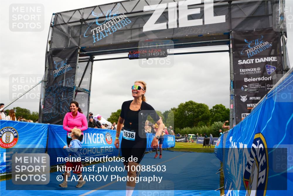 30.08.2026 - Elbe Triathlon Hamburg LAZAROV Photography http://msf.ph/oto/10088503 30.08.2026 12:25:36 Ziel 1582, 1585, 1636 meine-sportfotos.de