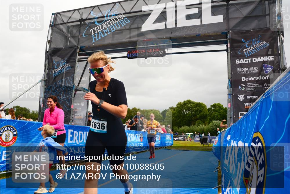 30.08.2026 - Elbe Triathlon Hamburg LAZAROV Photography http://msf.ph/oto/10088505 30.08.2026 12:25:37 Ziel 1582, 1585, 1636 meine-sportfotos.de
