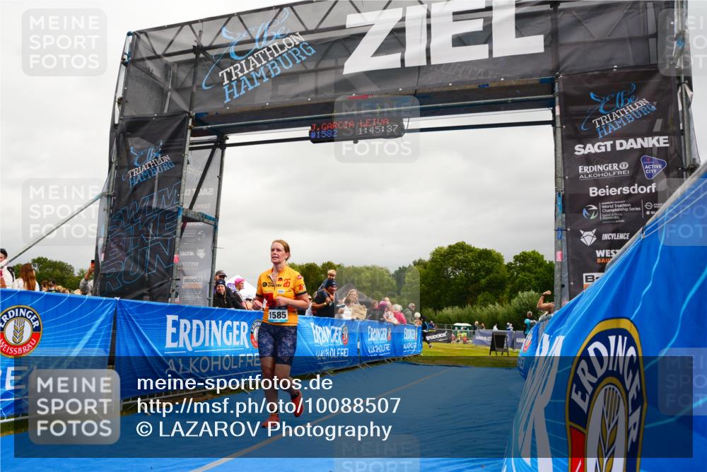 30.08.2026 - Elbe Triathlon Hamburg LAZAROV Photography http://msf.ph/oto/10088507 30.08.2026 12:25:38 Ziel 1582, 1585, 1636 meine-sportfotos.de