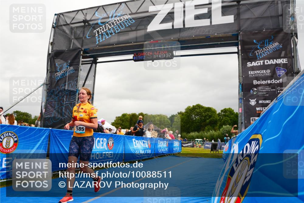 30.08.2026 - Elbe Triathlon Hamburg LAZAROV Photography http://msf.ph/oto/10088511 30.08.2026 12:25:39 Ziel 1582, 1585, 1636 meine-sportfotos.de