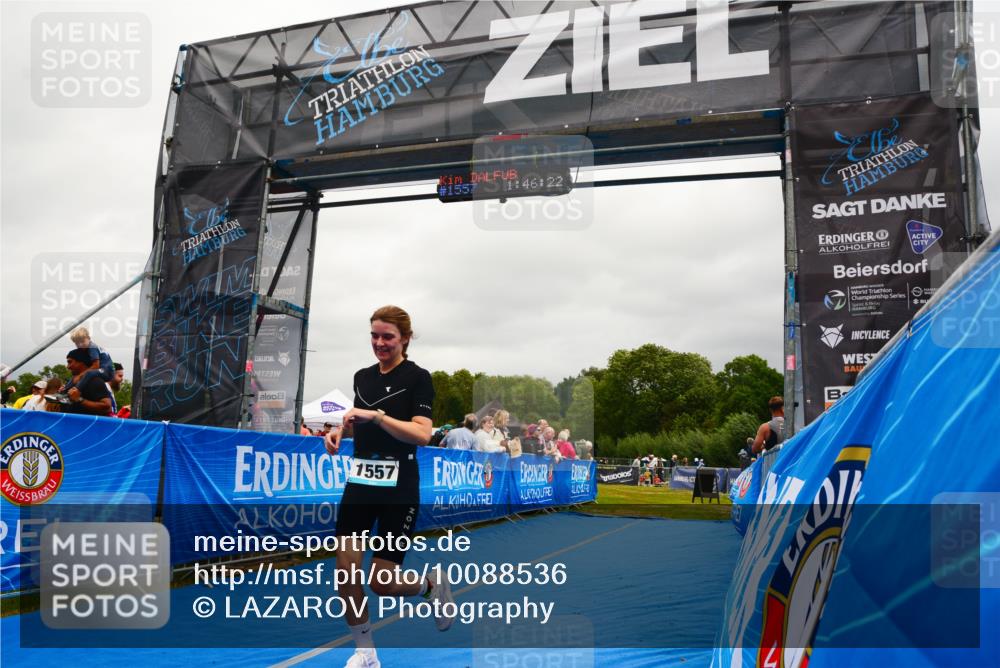 30.08.2026 - Elbe Triathlon Hamburg LAZAROV Photography http://msf.ph/oto/10088536 30.08.2026 12:26:21 Ziel 1557 meine-sportfotos.de