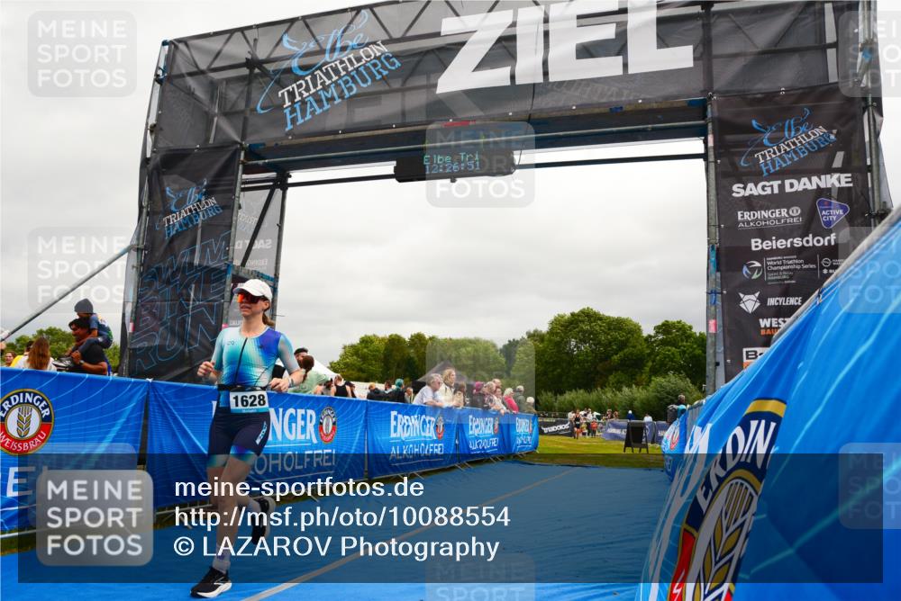 30.08.2026 - Elbe Triathlon Hamburg LAZAROV Photography http://msf.ph/oto/10088554 30.08.2026 12:26:52 Ziel 1628 meine-sportfotos.de