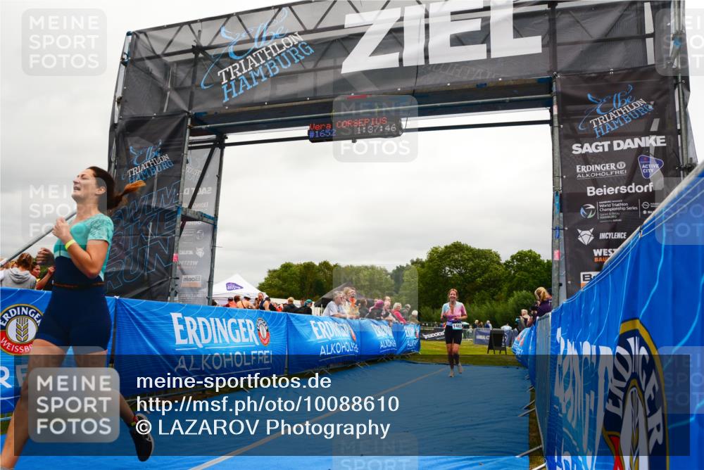 30.08.2026 - Elbe Triathlon Hamburg LAZAROV Photography http://msf.ph/oto/10088610 30.08.2026 12:27:45 Ziel 1483, 1652, 1656, 1682 meine-sportfotos.de
